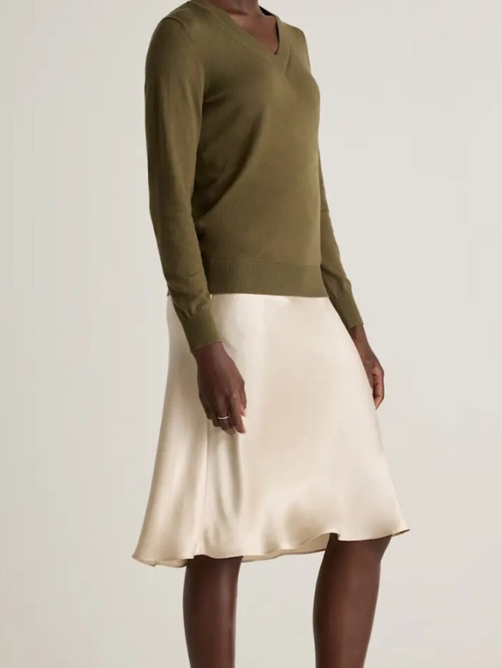 Quince Lightweight Cotton Cashmere V-Neck Sweater Olive Green XS NWOT - Picture 2 of 9
